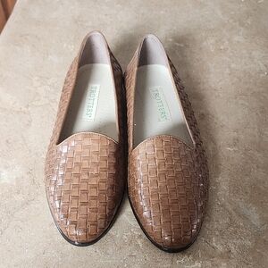 Womens Trotters Shoes Loafers Beige Leather Size 8.5W